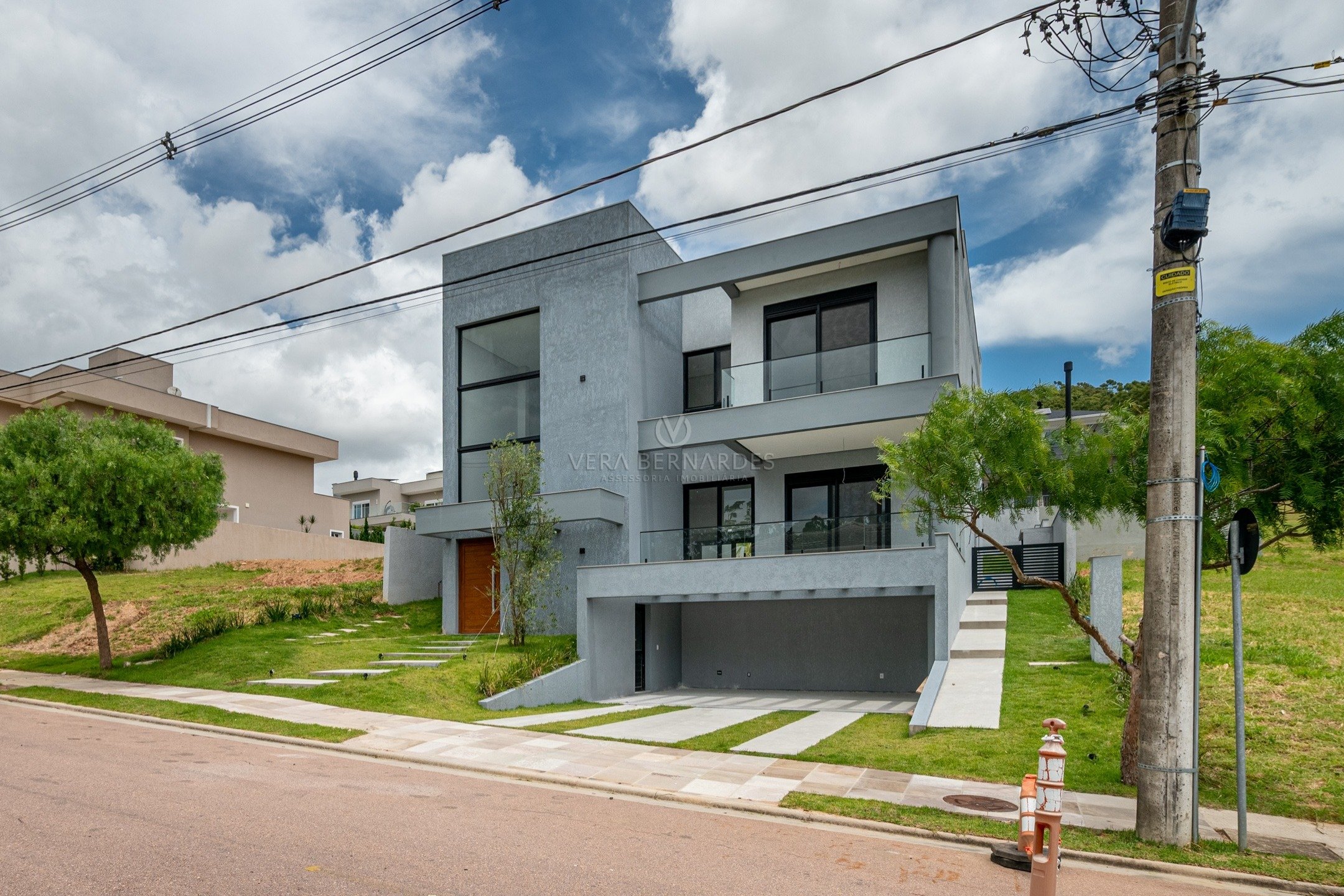Casa em Condomínio à venda com 3 dormitórios, 300m² e 4 vagas no bairro Alphaville, Zona Sul de Porto Alegre