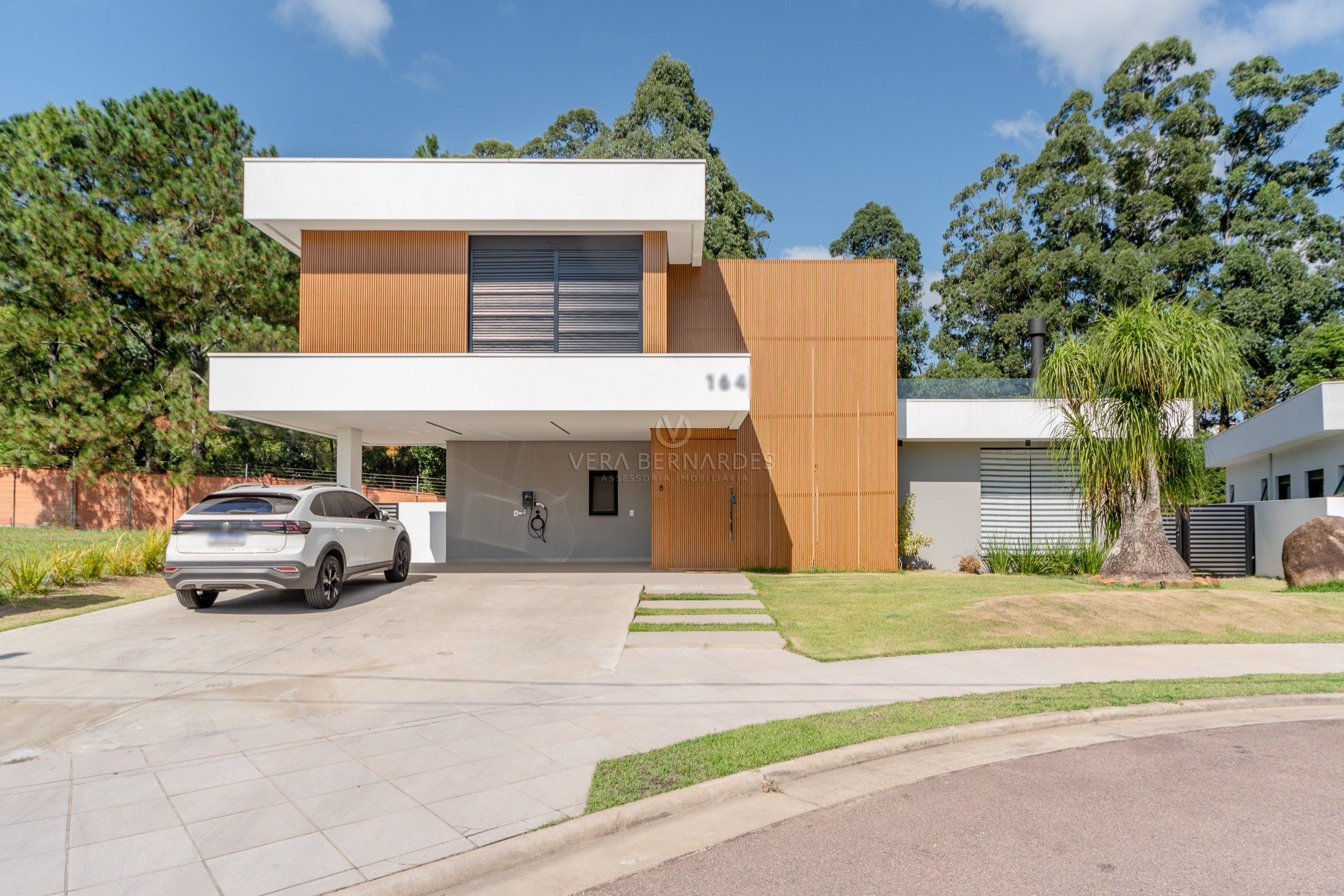 Casa em Condomínio à venda com 4 dormitórios, 340m² e 4 vagas no bairro Alphaville, Zona Sul de Porto Alegre