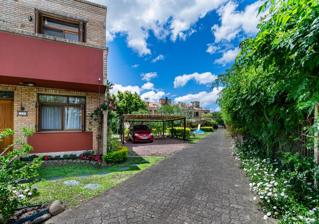 Casa em Condomínio à venda com 3 dormitórios, 148m² e 2 vagas no bairro Vila Nova, Zona Sul de Porto Alegre