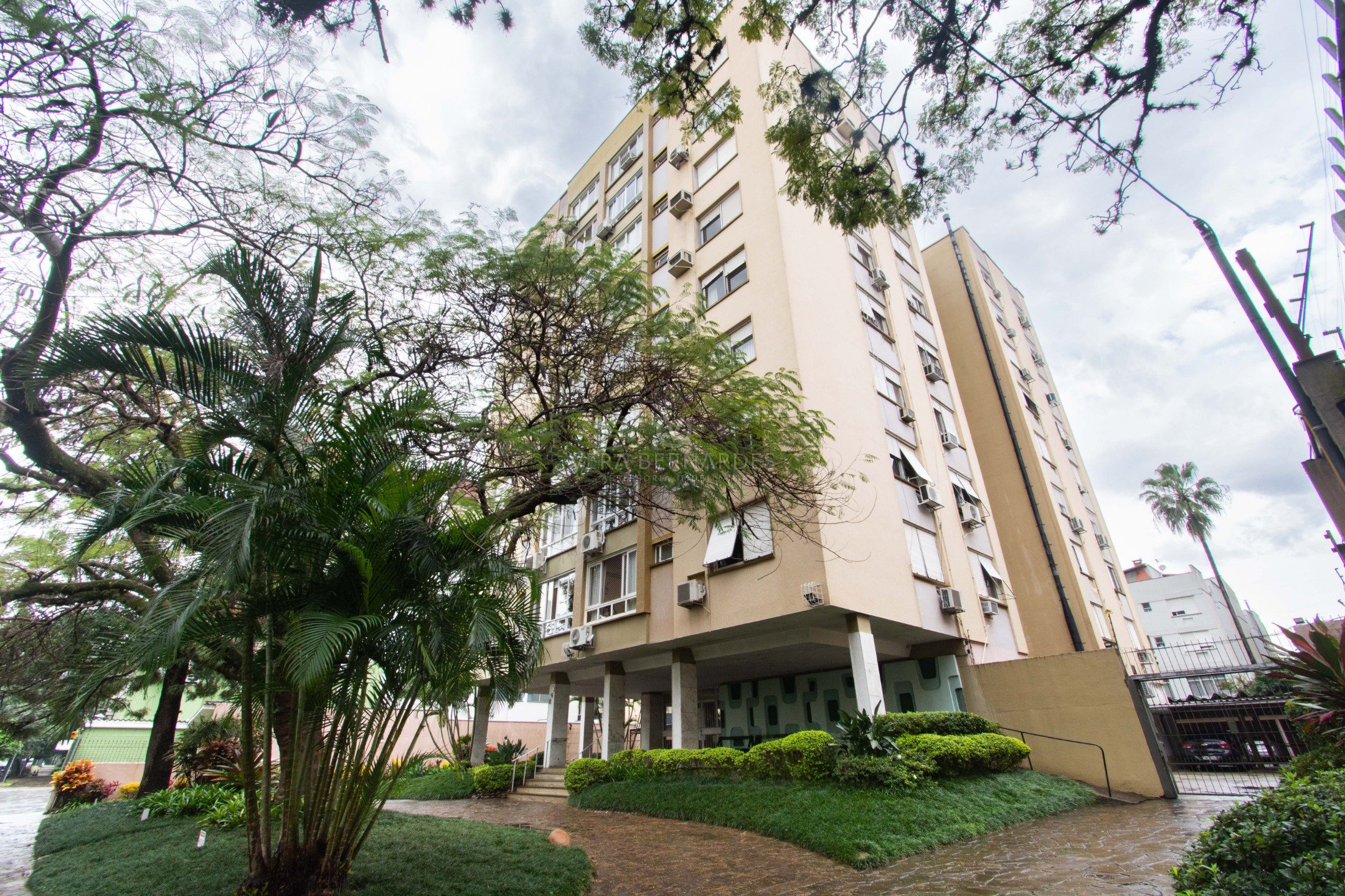 Apartamento à venda com 3 dormitórios, 106m² e 1 vaga no bairro Menino Deus, Zona Sul de Porto Alegre