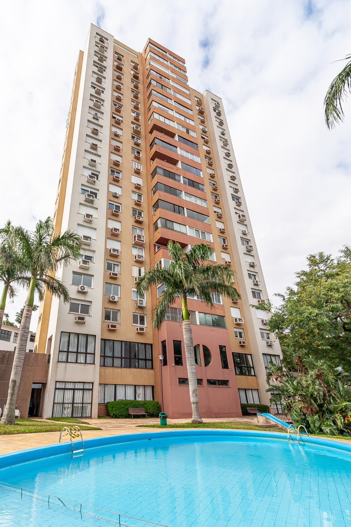 Apartamento à venda com 3 dormitórios, 131m² e 1 vaga no bairro Cristal, Zona Sul de Porto Alegre