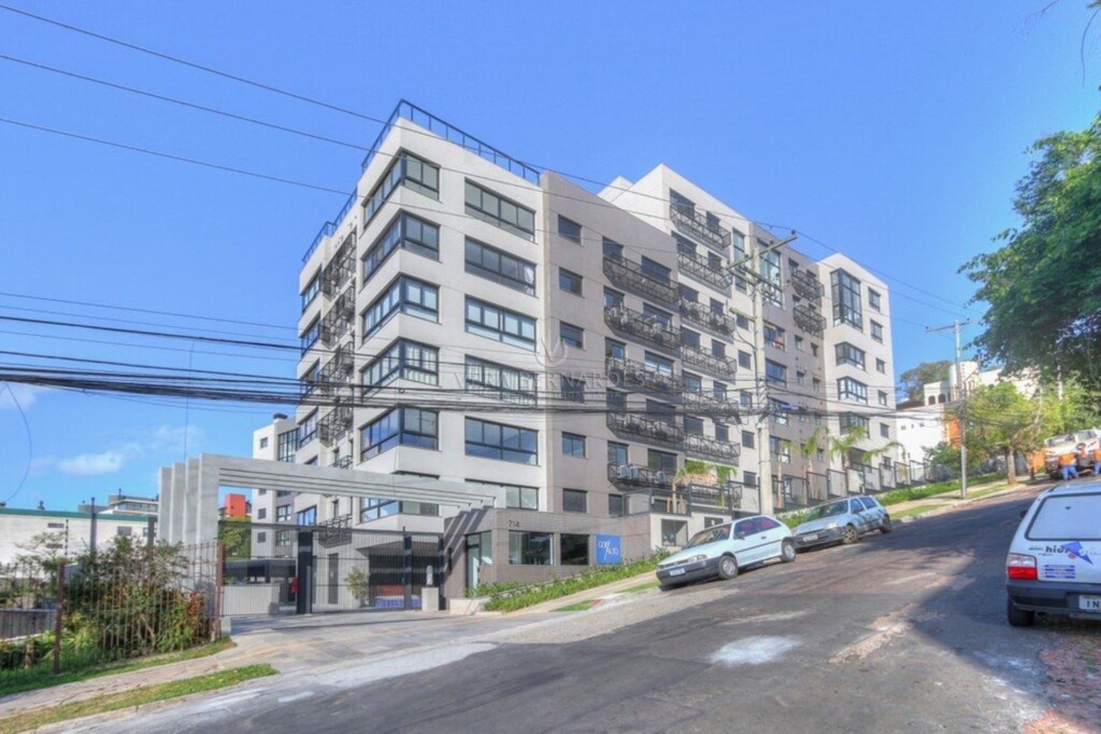 Apartamento à venda com 3 dormitórios, 92m² e 2 vagas no bairro Menino Deus, Zona Sul de Porto Alegre