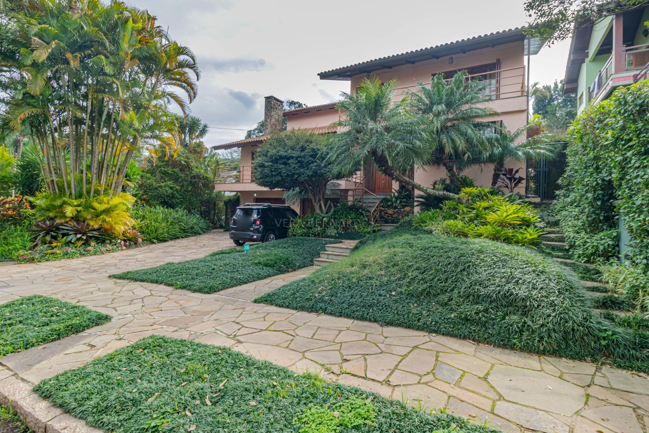 Casa em Condomínio à venda com 5 dormitórios, 420m² e 3 vagas no bairro Parque Knorr, Zona Sul de Porto Alegre