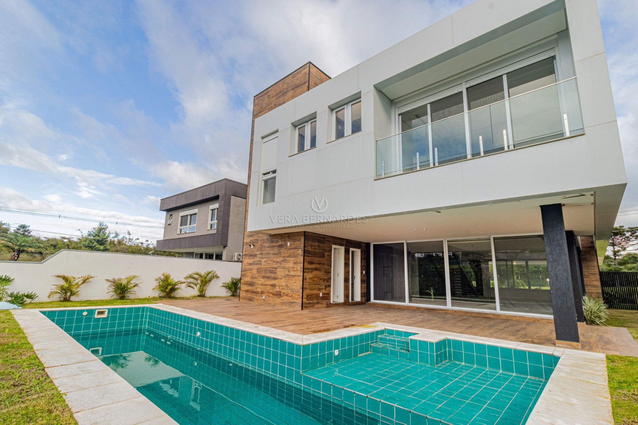 Casa em Condomínio à venda com 4 dormitórios, 440m² e 4 vagas no bairro Alphaville, Zona Sul de Porto Alegre