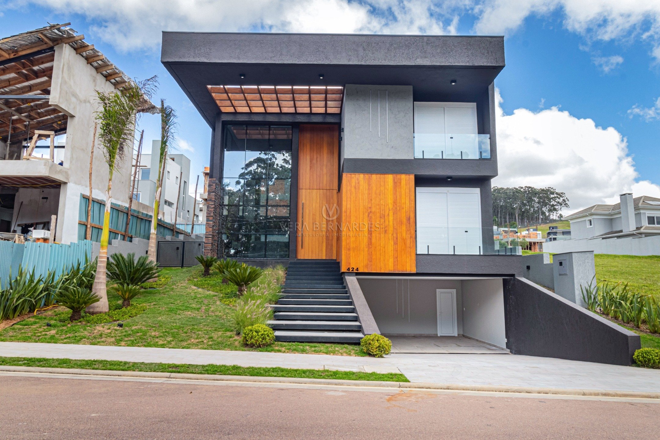 Casa em Condomínio à venda com 4 dormitórios, 290m² e 4 vagas no bairro Alphaville, Zona Sul de Porto Alegre