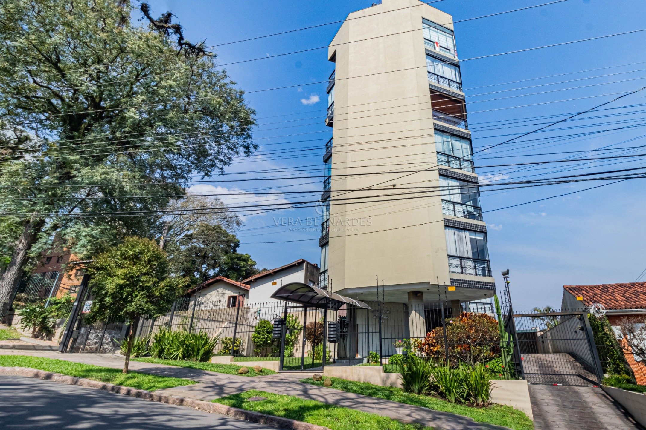 Cobertura à venda com 2 dormitórios, 153m² e 2 vagas no bairro Tristeza, Zona Sul de Porto Alegre