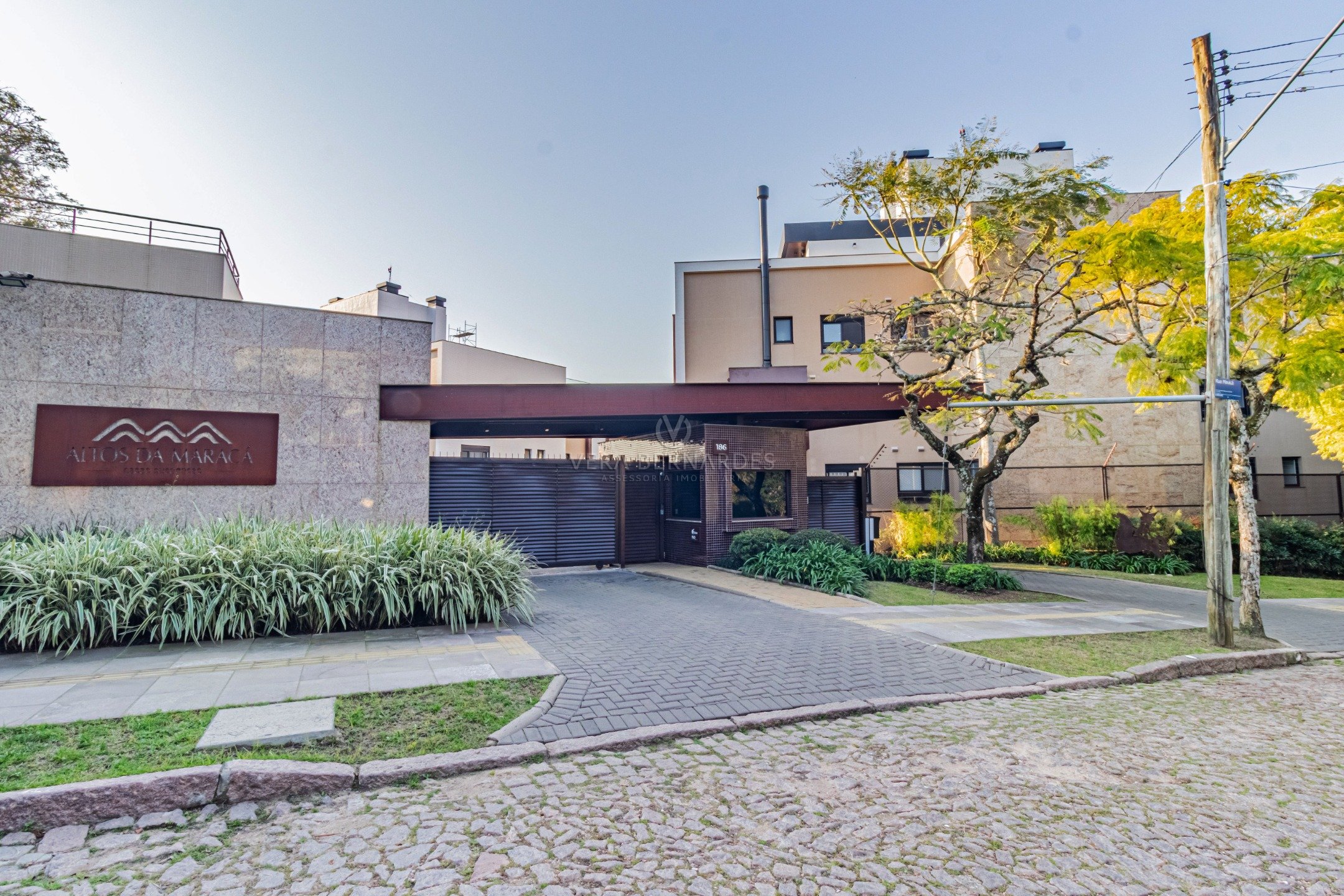 Apartamento à venda com 4 dormitórios, 483m² e 4 vagas no bairro Vila Assunção, Zona Sul de Porto Alegre