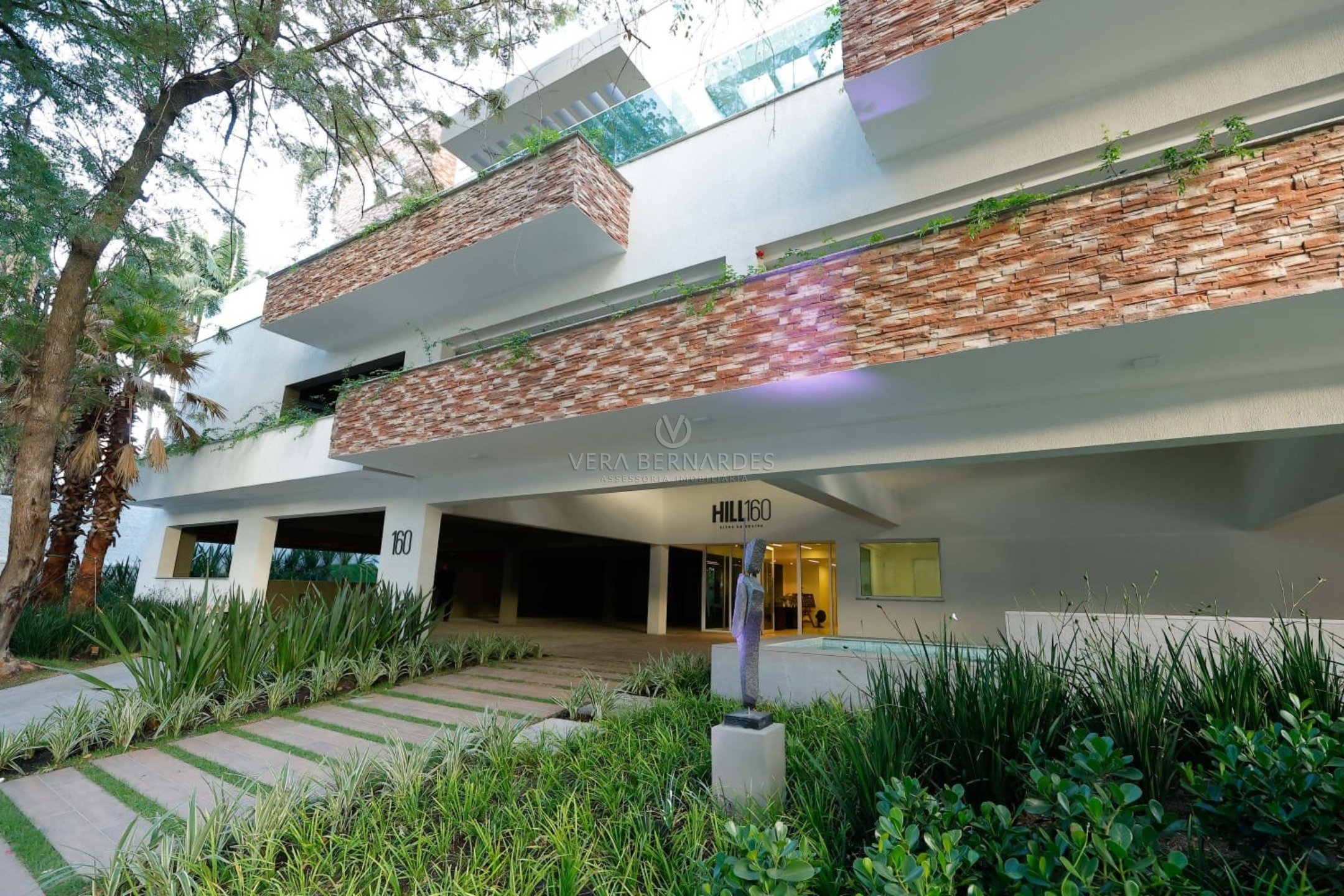 Apartamento à venda com 3 dormitórios, 95m² e 2 vagas no bairro Menino Deus, Zona Sul de Porto Alegre