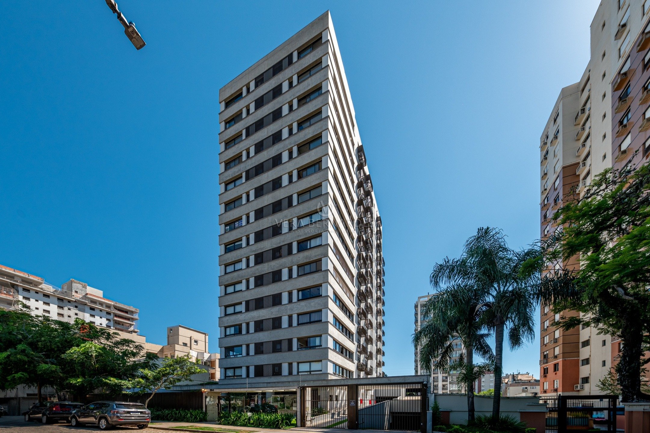 Apartamento à venda com 3 dormitórios, 110m² e 2 vagas no bairro Menino Deus, Zona Sul de Porto Alegre