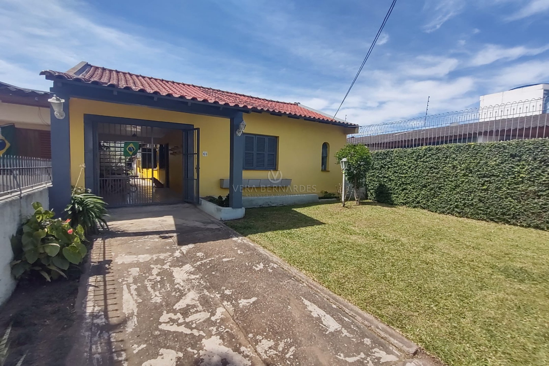 Casa à venda com 4 dormitórios, 237m² e 3 vagas no bairro Ipanema, Zona Sul de Porto Alegre