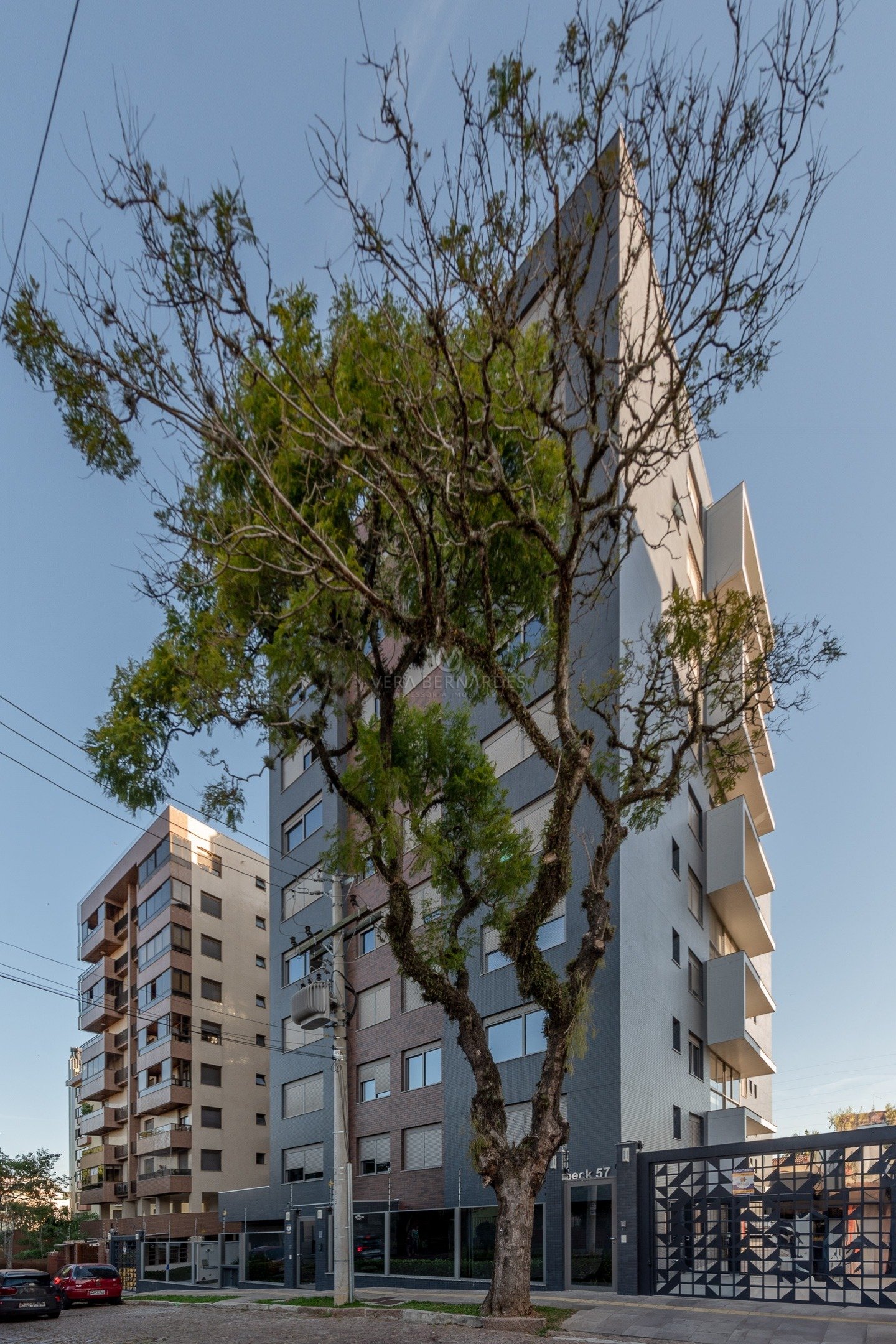Apartamento à venda com 3 dormitórios, 120m² e 2 vagas no bairro Tristeza, Zona Sul de Porto Alegre
