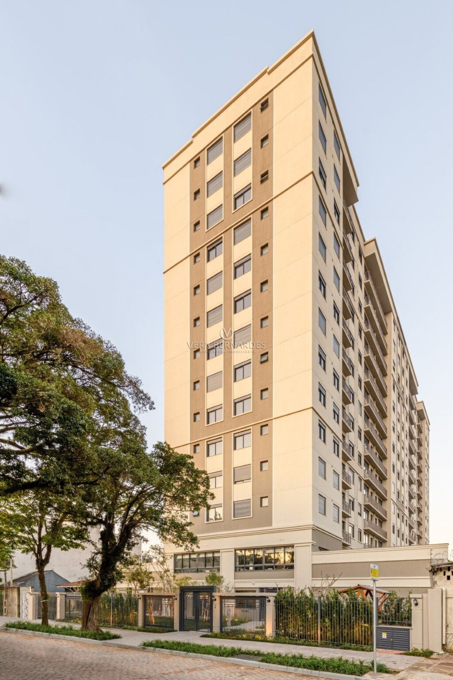 Apartamento à venda com 2 dormitórios, 58m² e 1 vaga no bairro Menino Deus, Zona Sul de Porto Alegre