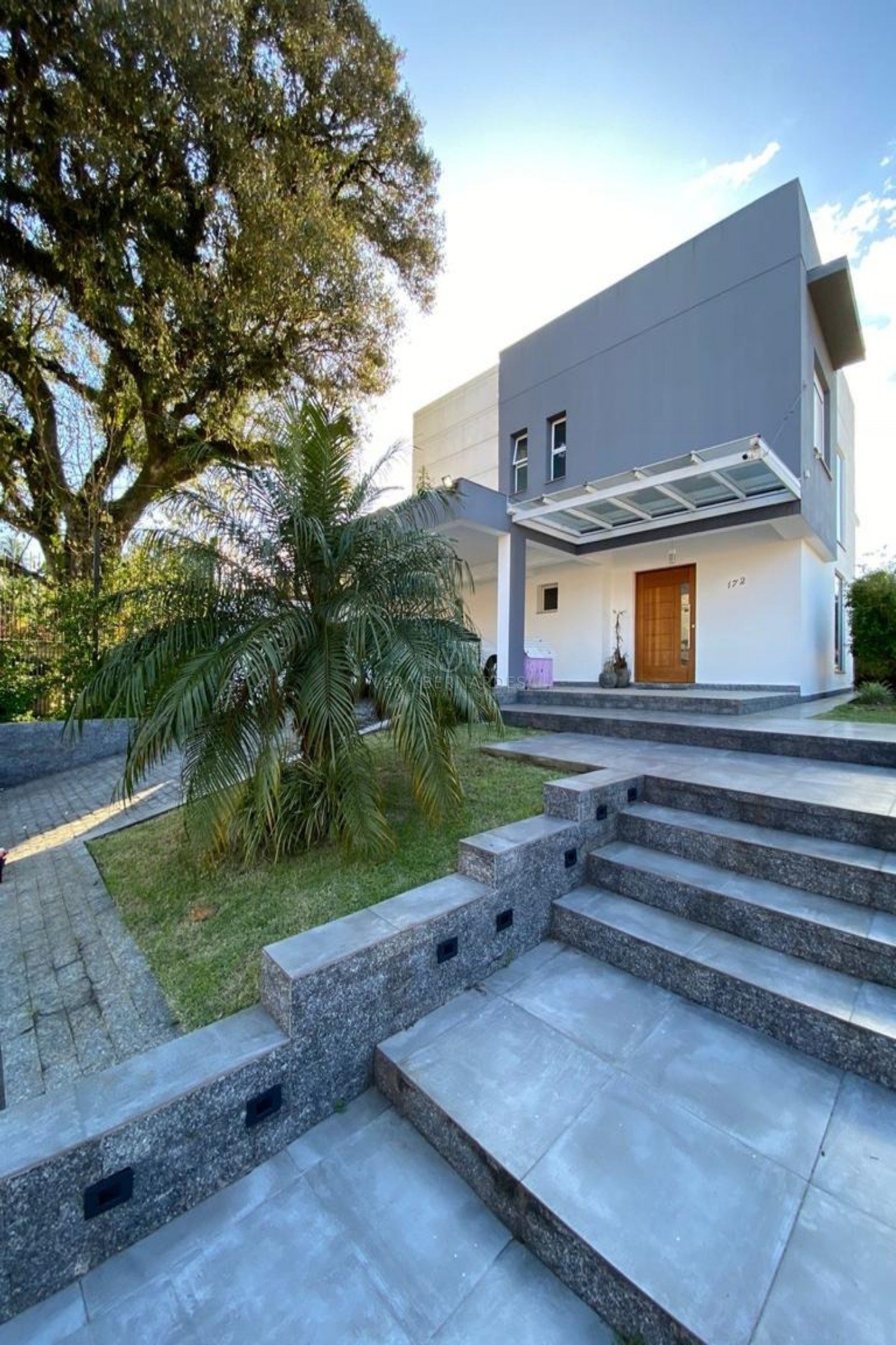 Casa à venda com 3 dormitórios, 288m² e 3 vagas no bairro Ipanema, Zona Sul de Porto Alegre