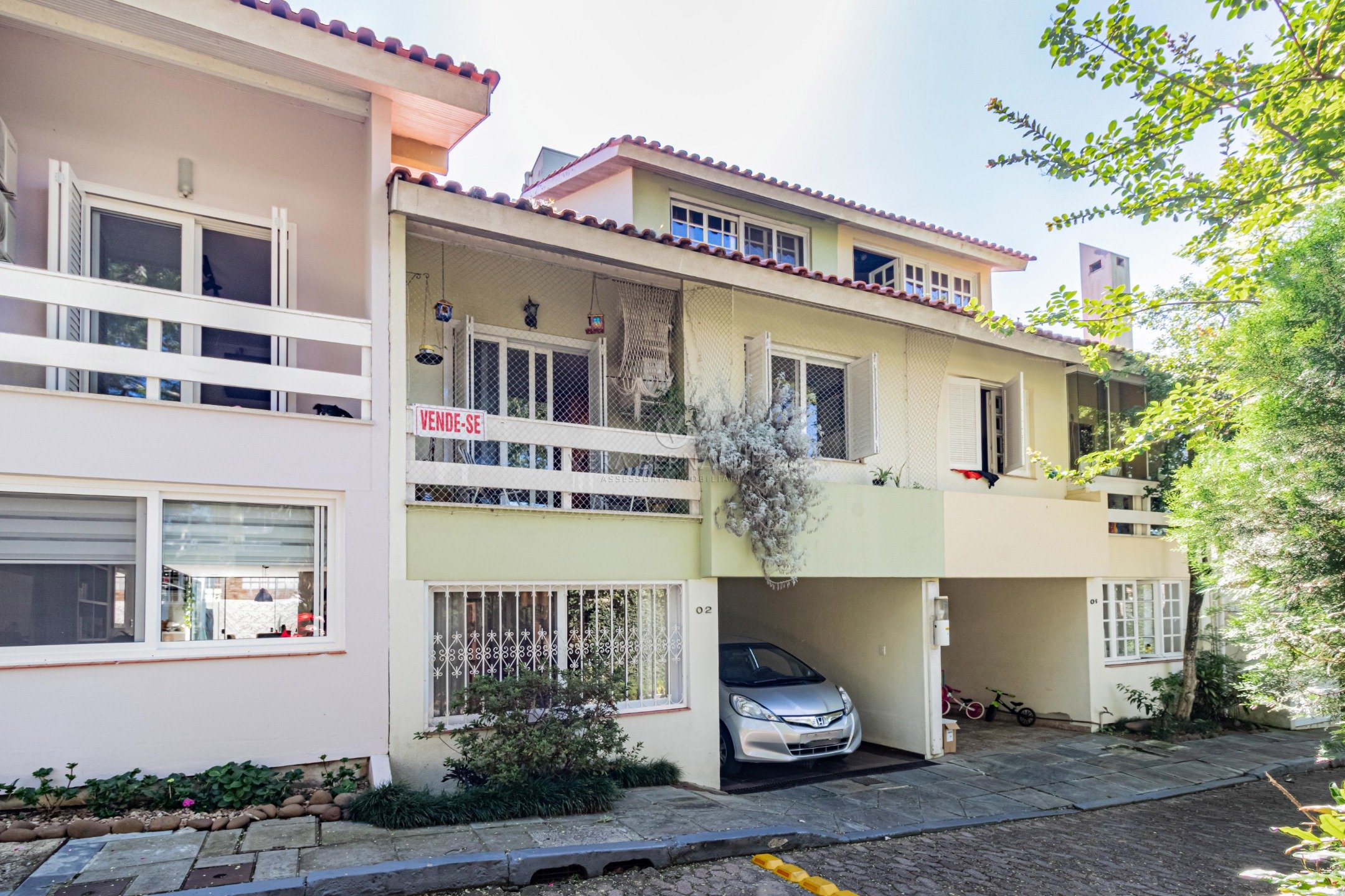 Casa em Condomínio à venda com 3 dormitórios, 155m² e 2 vagas no bairro Tristeza, Zona Sul de Porto Alegre