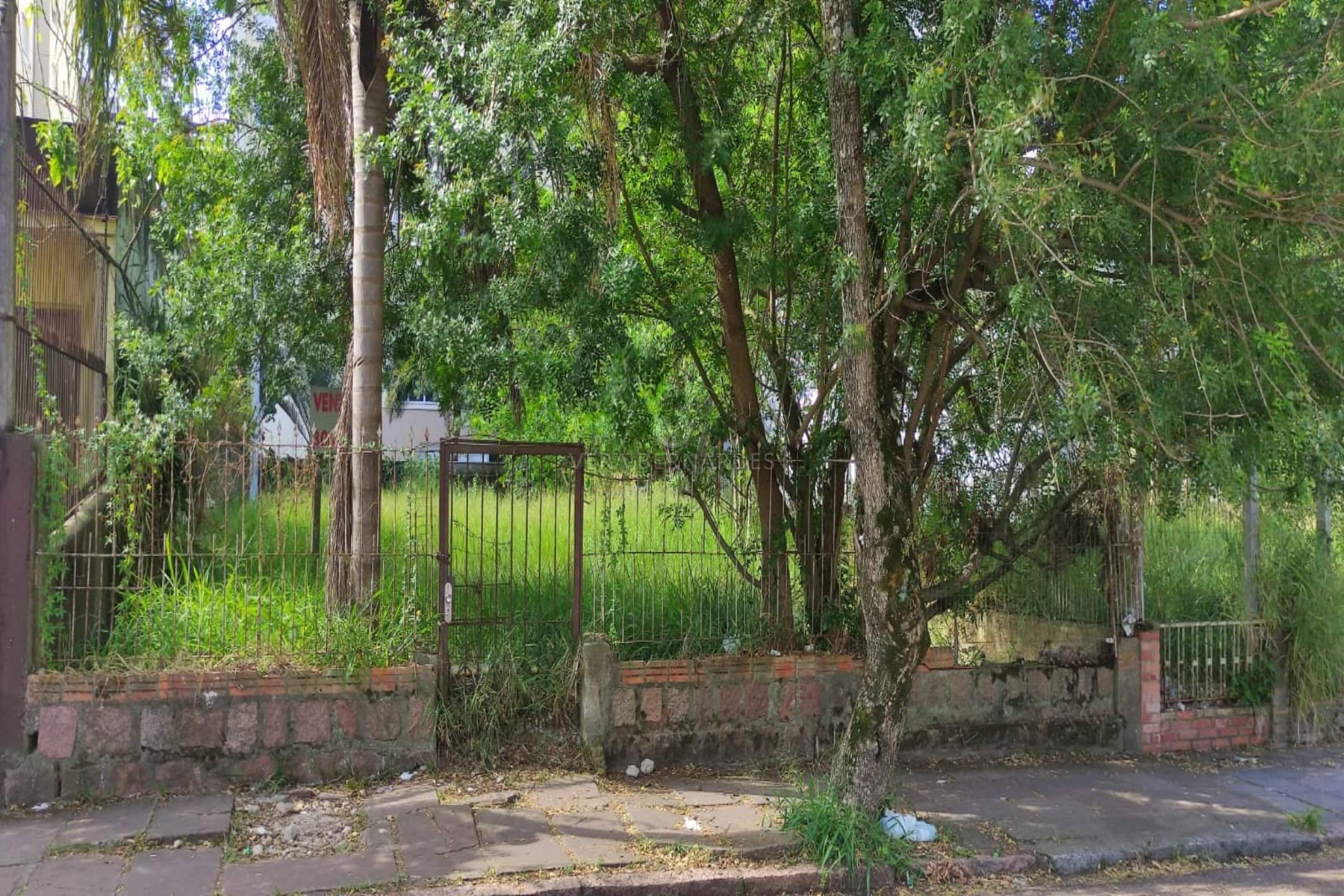 Terreno à venda com 313m² no bairro Tristeza, Zona Sul de Porto Alegre