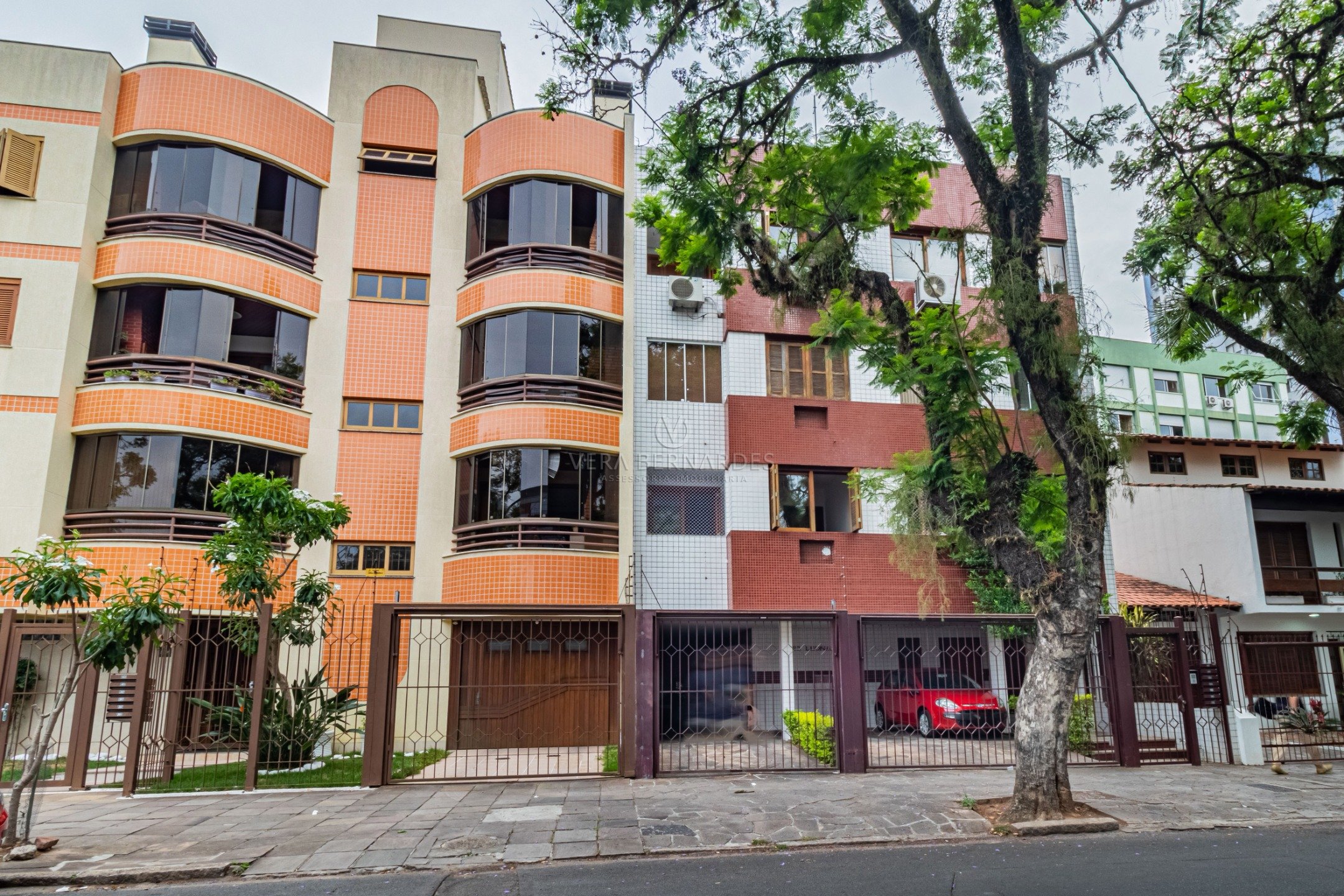 Apartamento à venda com 2 dormitórios, 59m² e 1 vaga no bairro Menino Deus, Zona Sul de Porto Alegre