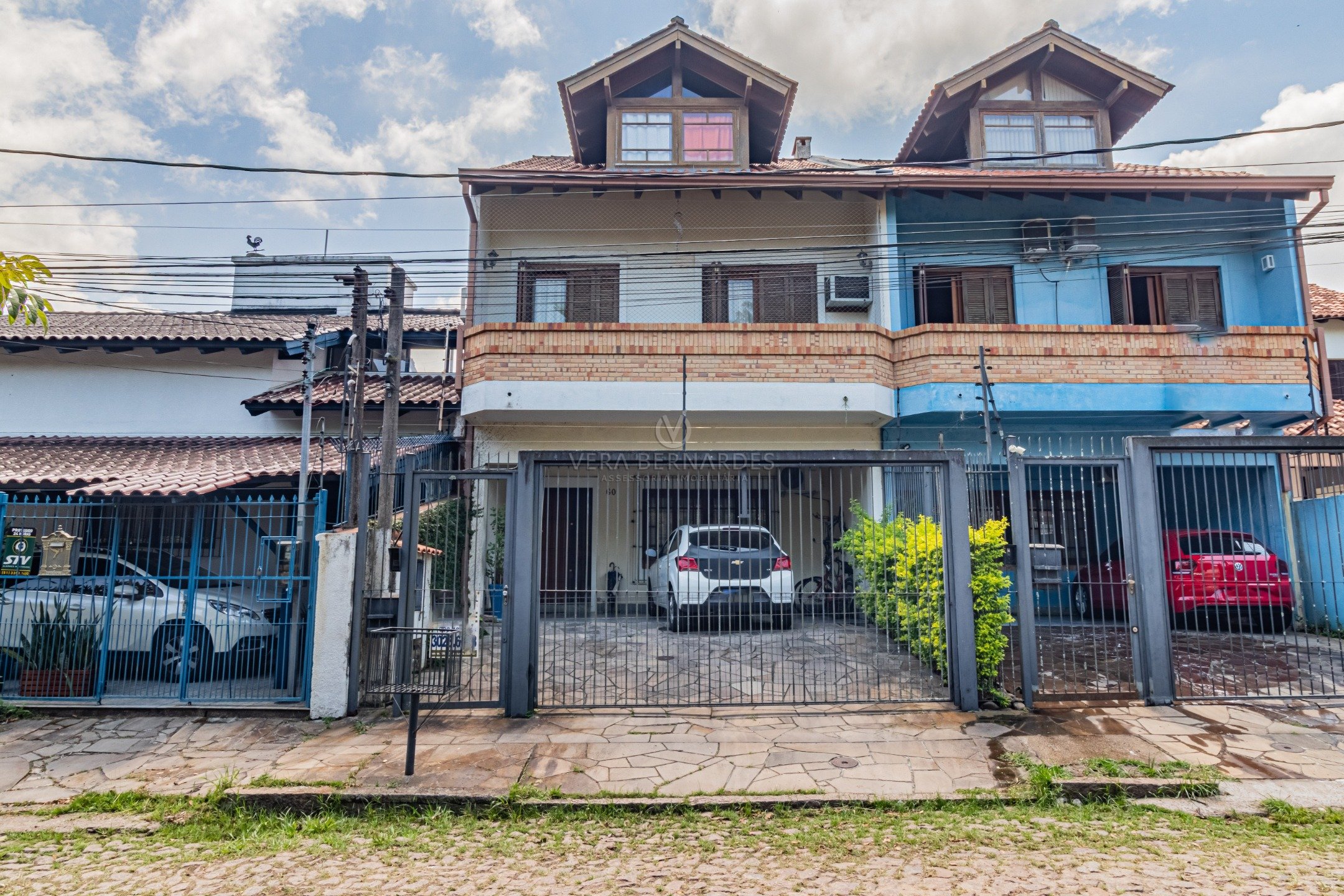 Casa à venda com 4 dormitórios, 200m² e 3 vagas no bairro Ipanema, Zona Sul de Porto Alegre