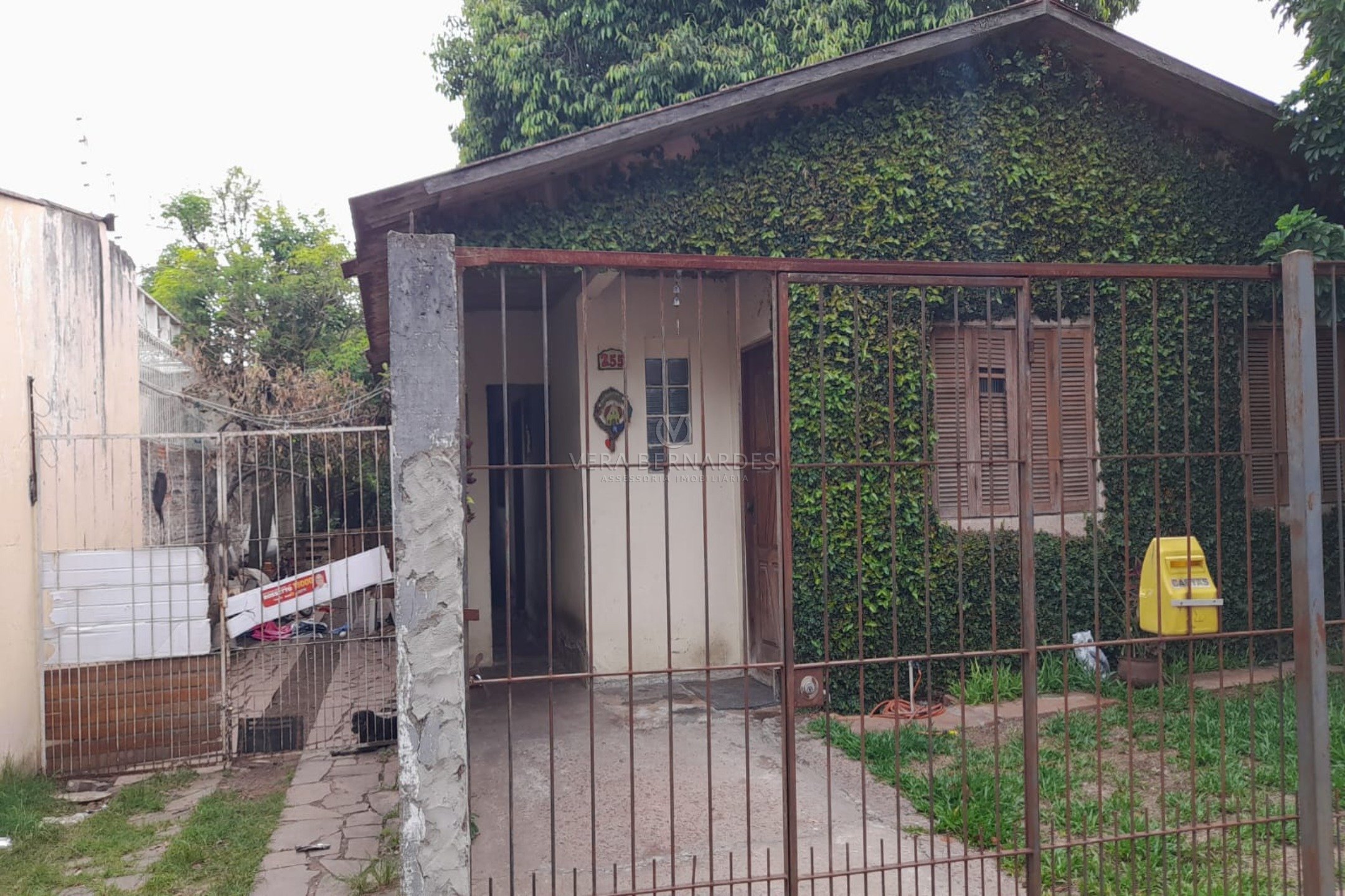 Terreno à venda com 440m² no bairro Camaquã, Zona Sul de Porto Alegre