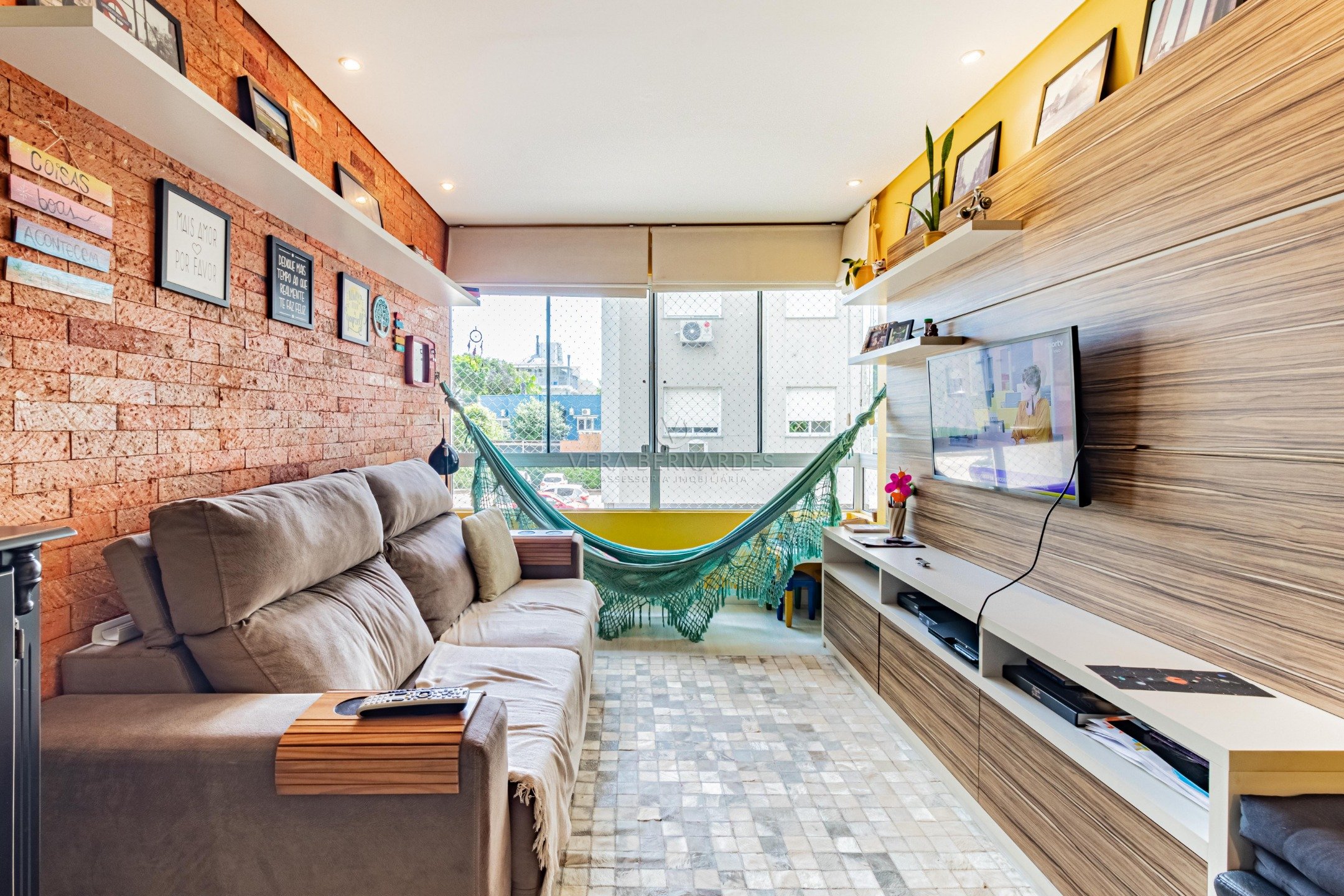 Apartamento à venda com 2 dormitórios, 57m² e 1 vaga no bairro Cavalhada, Zona Sul de Porto Alegre
