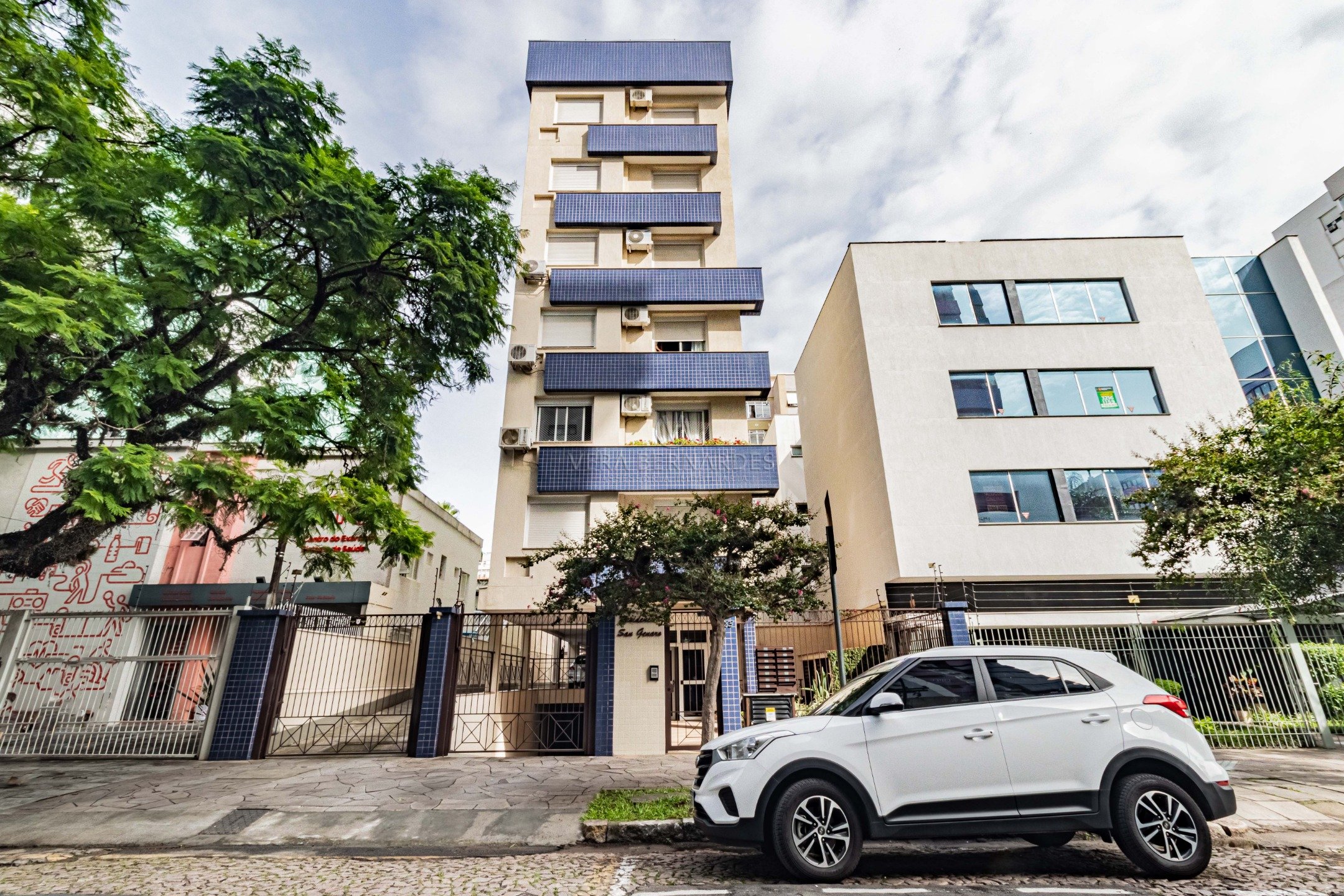 Apartamento à venda com 2 dormitórios, 74m² e 2 vagas no bairro Menino Deus, Zona Central de Porto Alegre