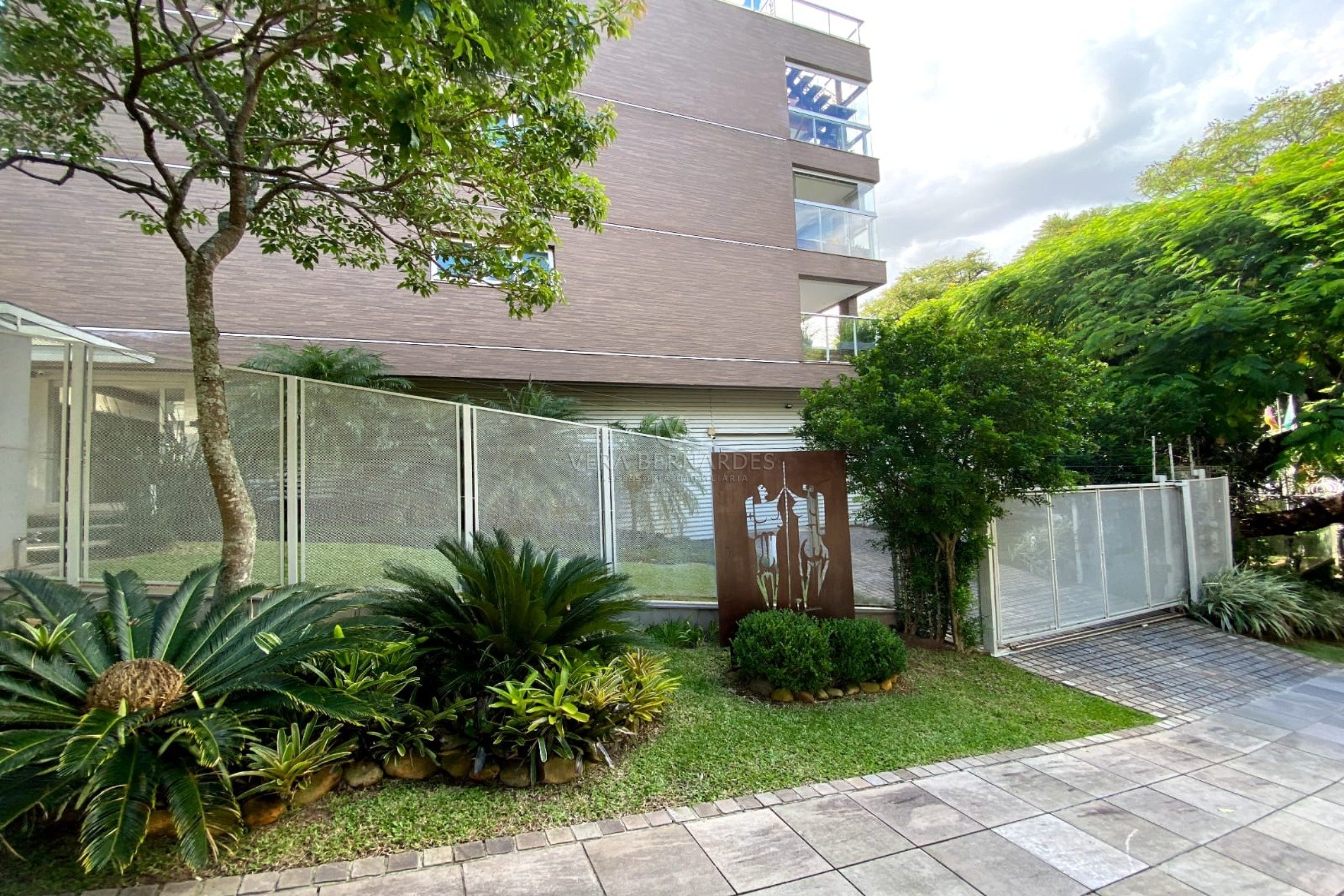Apartamento à venda com 3 dormitórios, 189m² e 3 vagas no bairro Cristal, Zona Sul de Porto Alegre