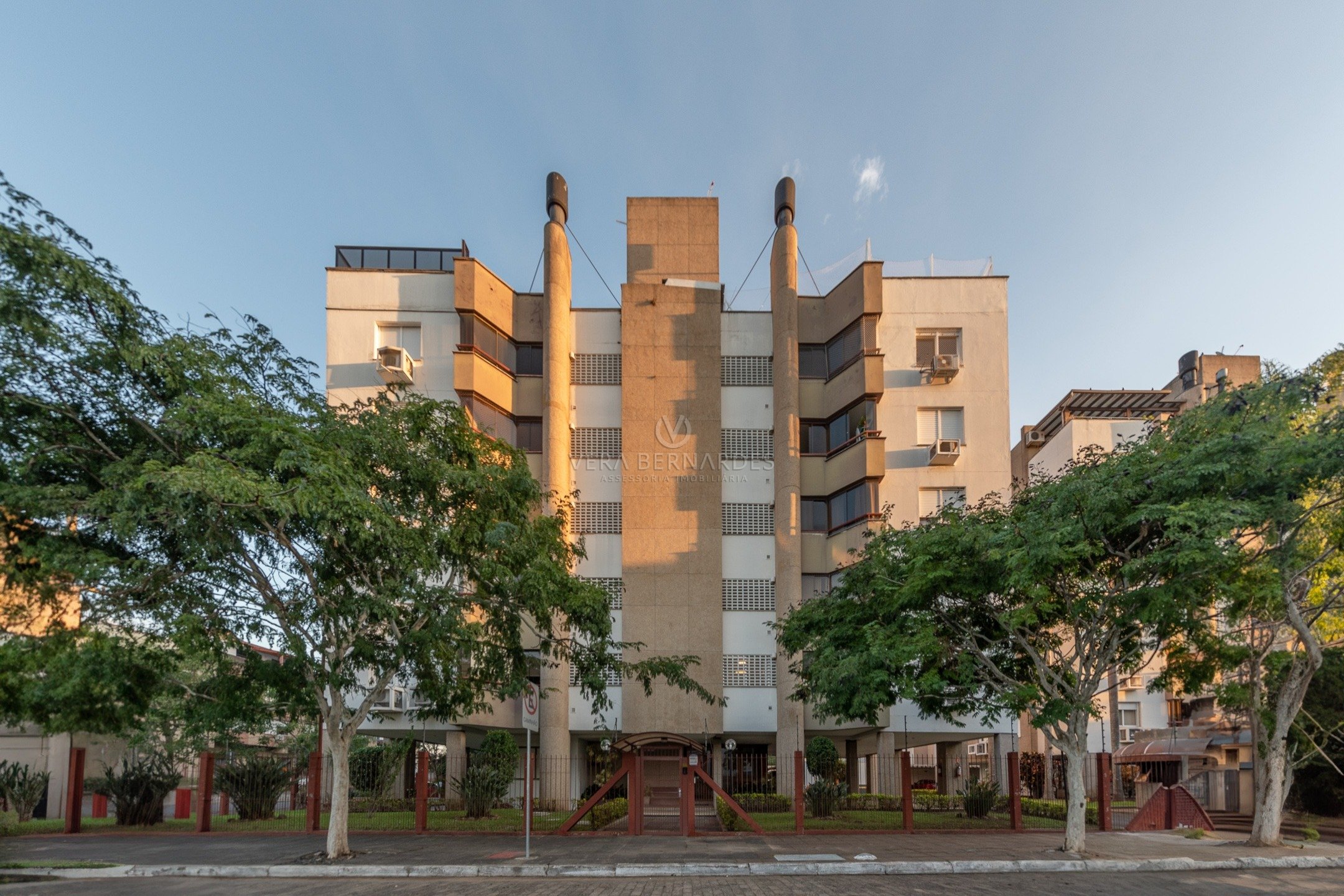 Cobertura à venda com 2 dormitórios, 136m² e 2 vagas no bairro Cristal, Zona Sul de Porto Alegre