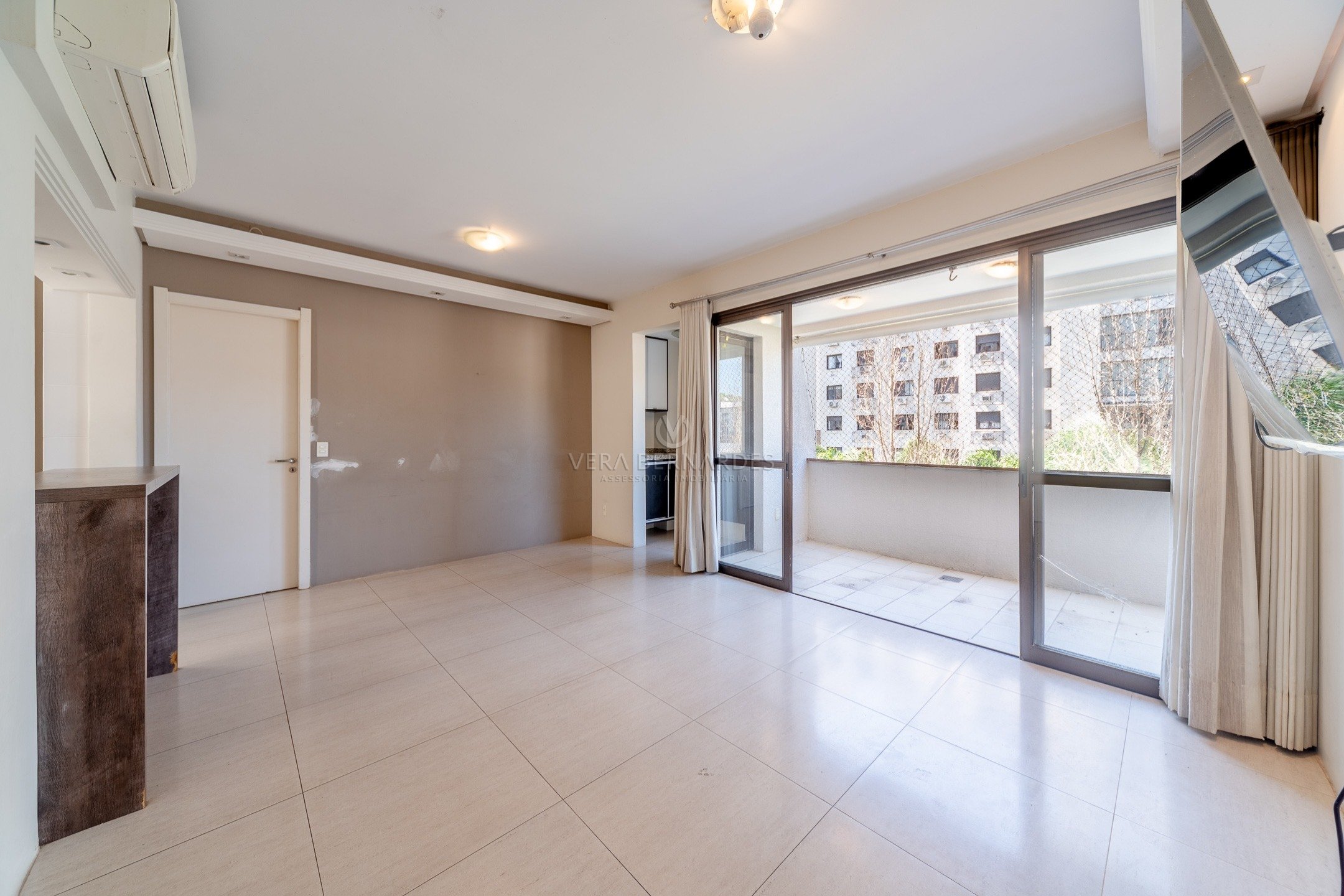 Apartamento à venda com 3 dormitórios, 88m² e 1 vaga no bairro Tristeza, Zona Sul de Porto Alegre