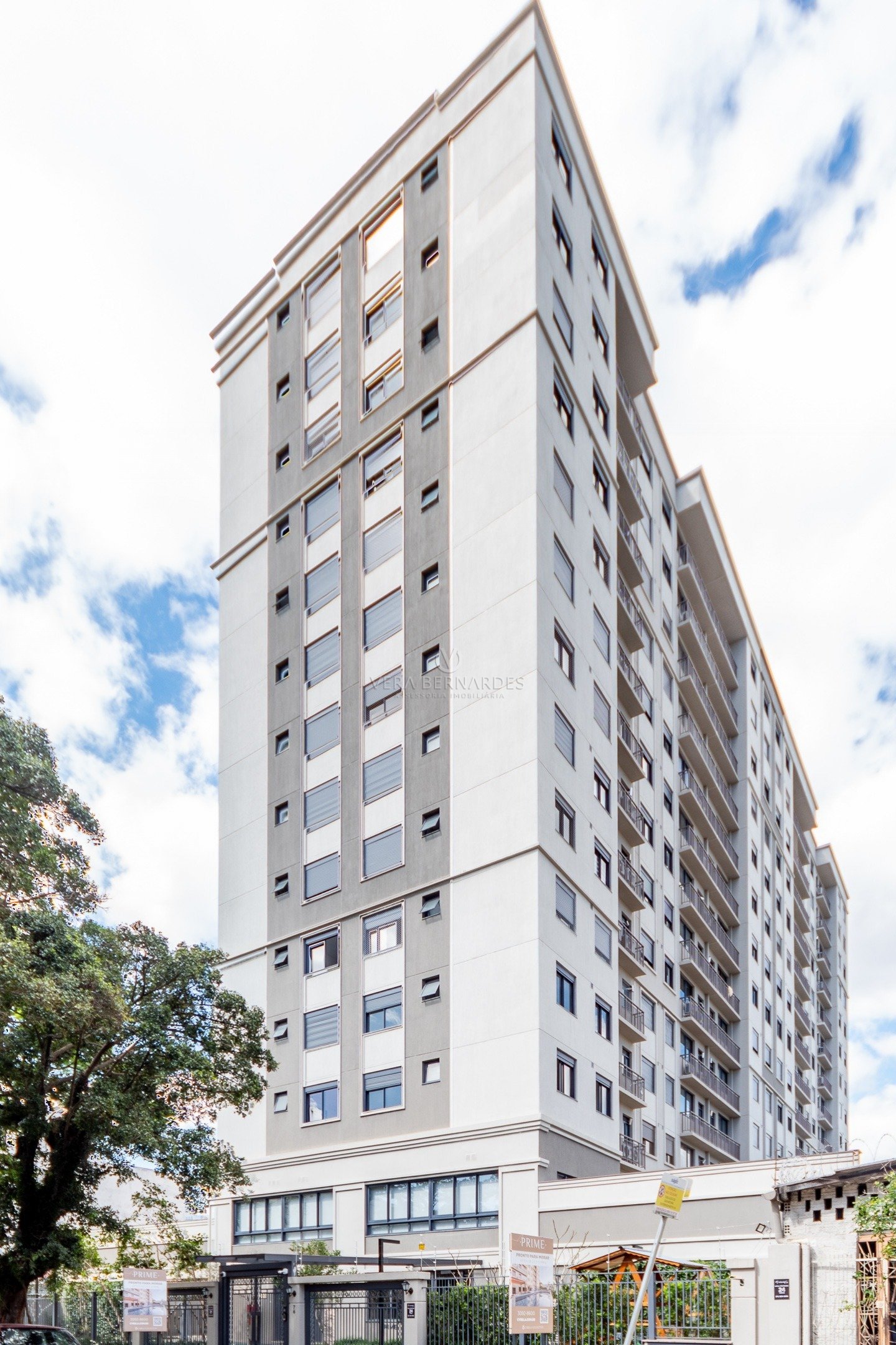 Apartamento à venda com 3 dormitórios, 71m² e 1 vaga no bairro Menino Deus, Zona Sul de Porto Alegre