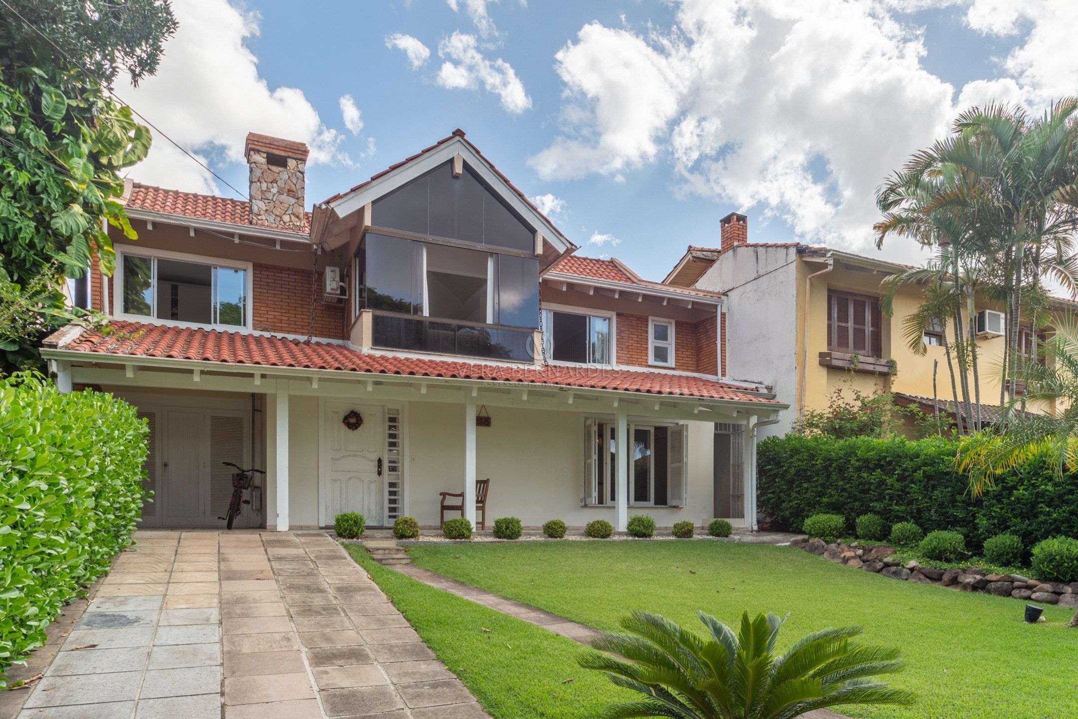 Casa em Condomínio à venda com 4 dormitórios, 300m² e 3 vagas no bairro Ipanema, Zona Sul de Porto Alegre