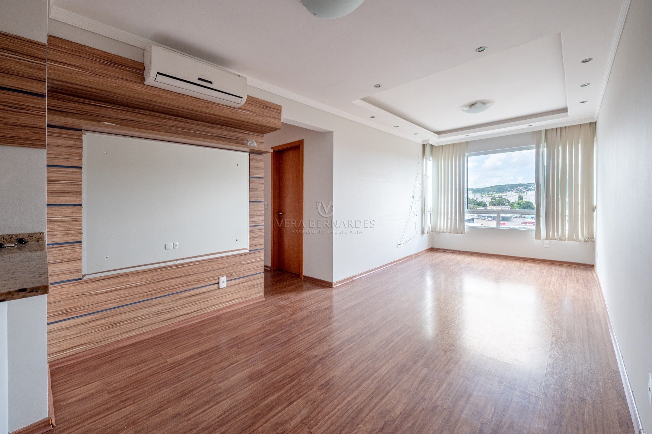 Apartamento à venda com 3 dormitórios, 72m² e 2 vagas no bairro Cavalhada, Zona Sul de Porto Alegre