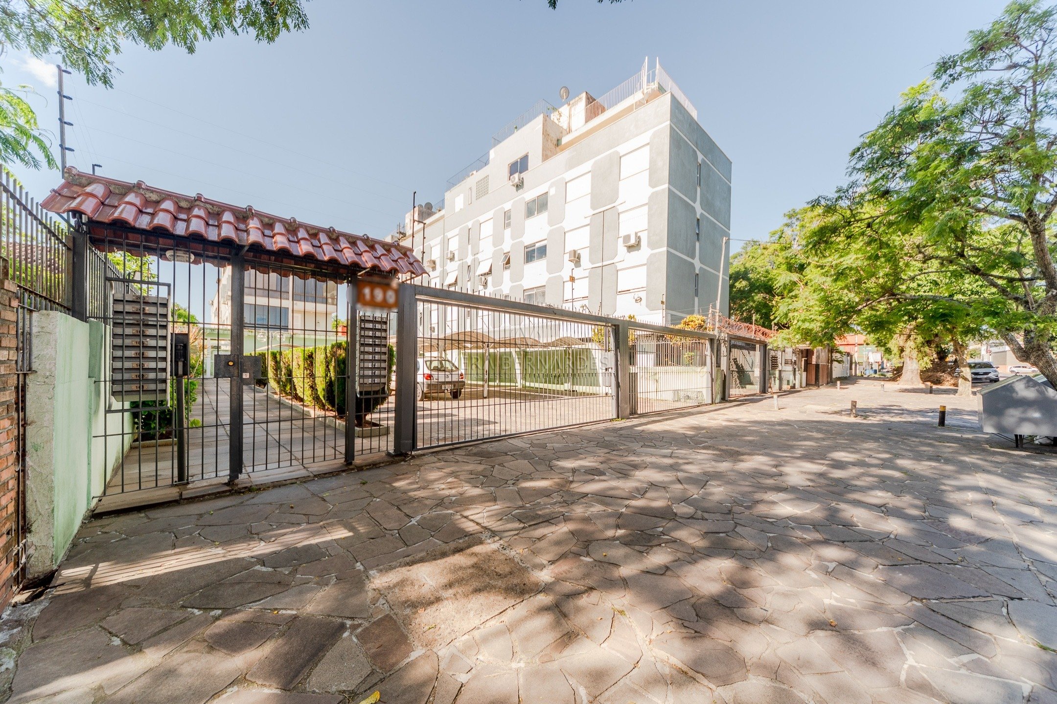 Cobertura à venda com 1 dormitório, 119m² e 1 vaga no bairro Camaquã, Zona Sul de Porto Alegre
