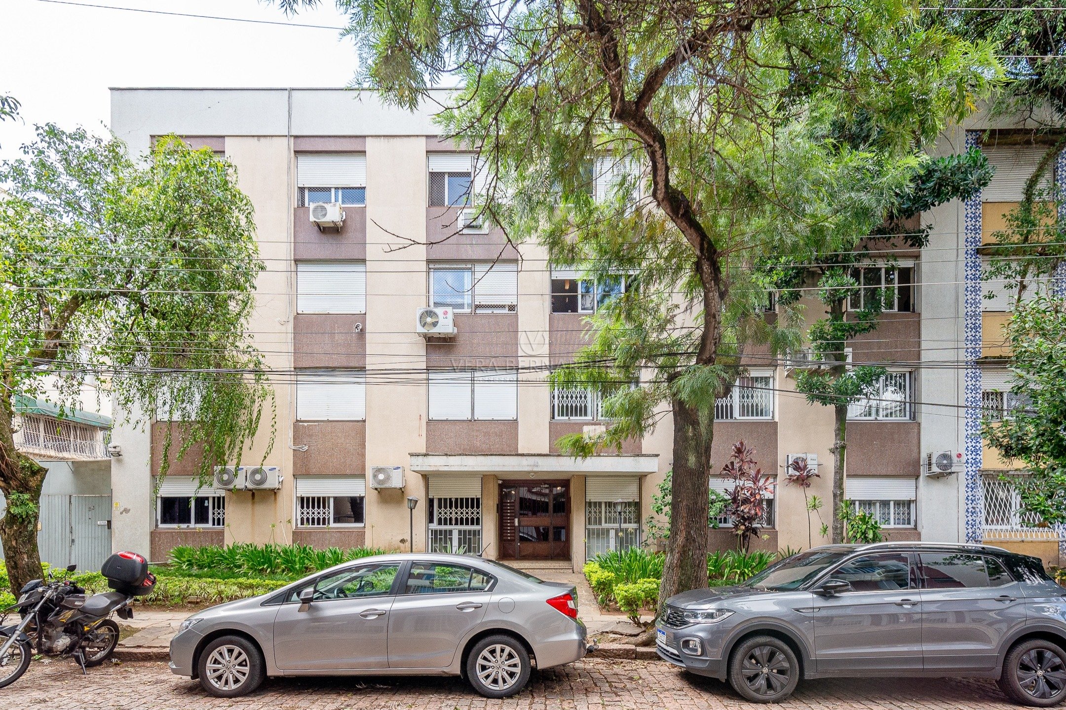 Apartamento à venda com 3 dormitórios, 83m² e 1 vaga no bairro Menino Deus, Zona Sul de Porto Alegre