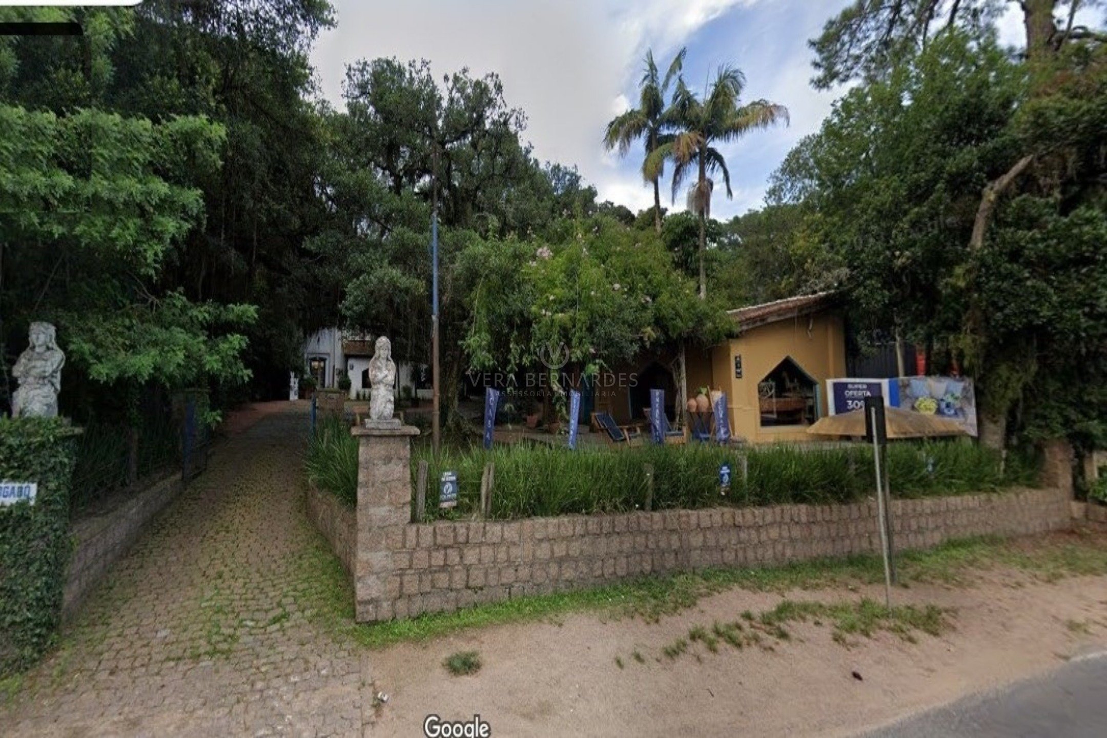 Casa à venda, 3600m² e 15 vagas no bairro Pedra Redonda, Zona Sul de Porto Alegre