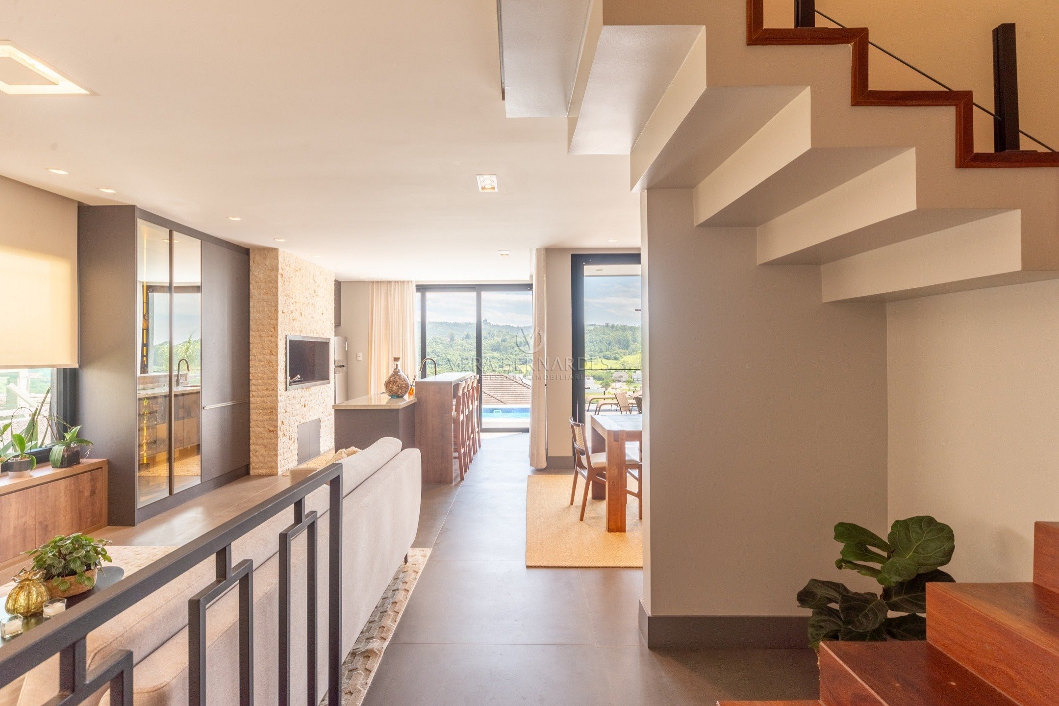 Casa em Condomínio à venda com 2 dormitórios, 330m² e 2 vagas no bairro Alphaville, Zona Sul de Porto Alegre