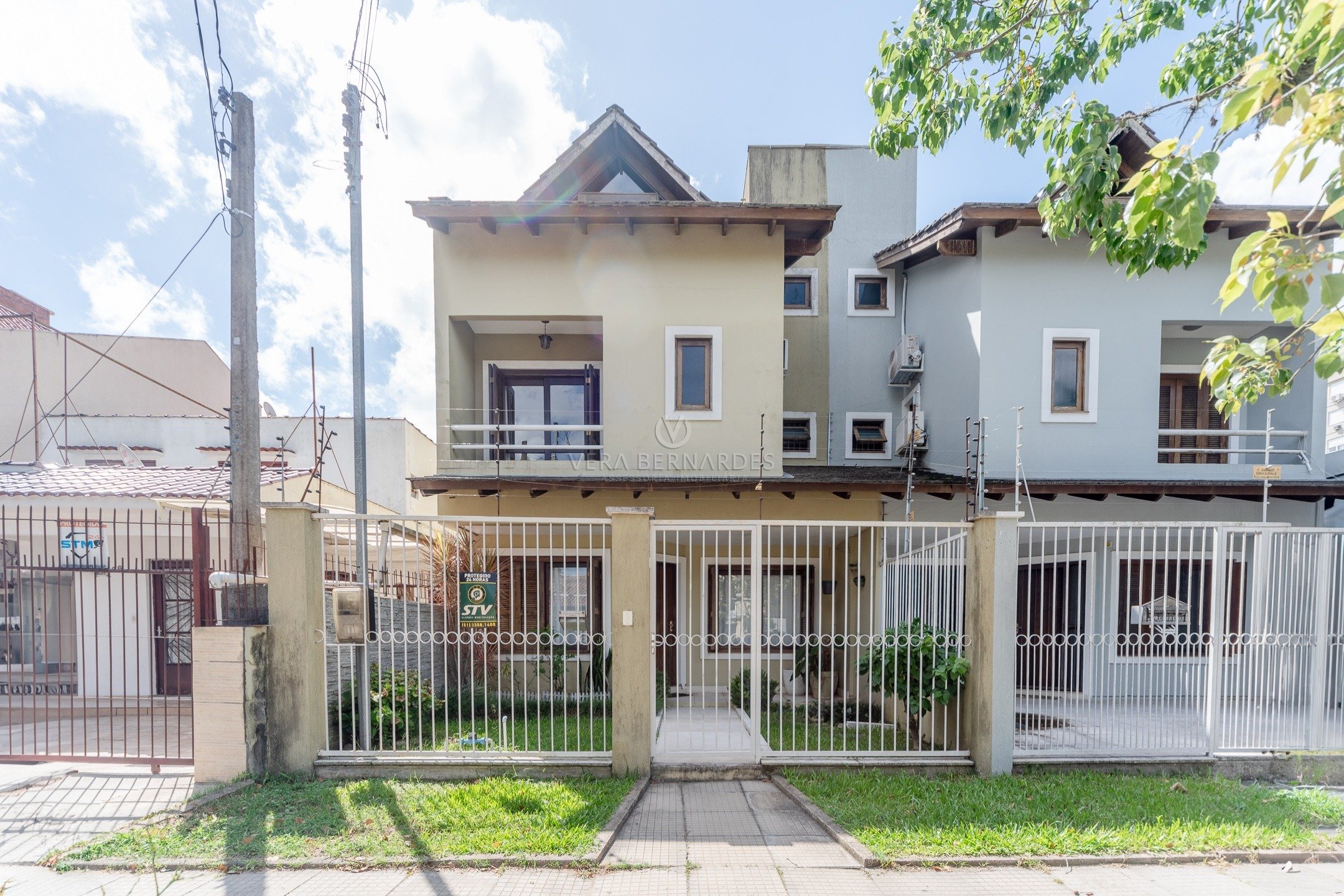 Casa à venda com 3 dormitórios, 157m² e 3 vagas no bairro Tristeza, Zona Sul de Porto Alegre