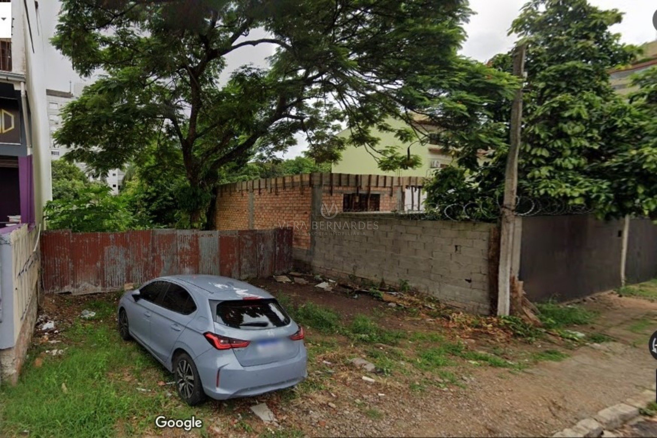 Terreno à venda com 333m² no bairro Tristeza, Zona Sul de Porto Alegre