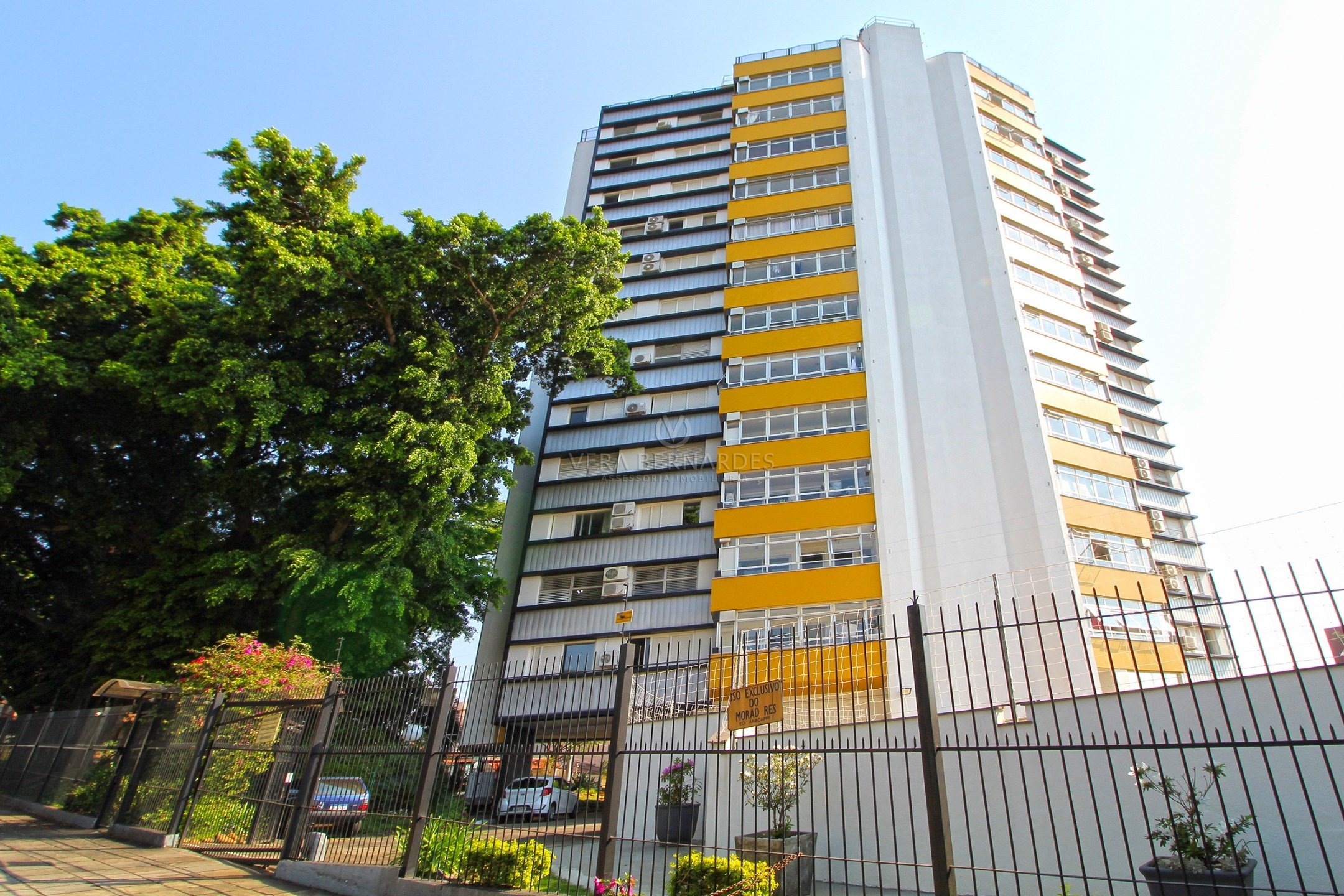 Apartamento à venda com 3 dormitórios, 165m² e 2 vagas no bairro Menino Deus, Zona Sul de Porto Alegre