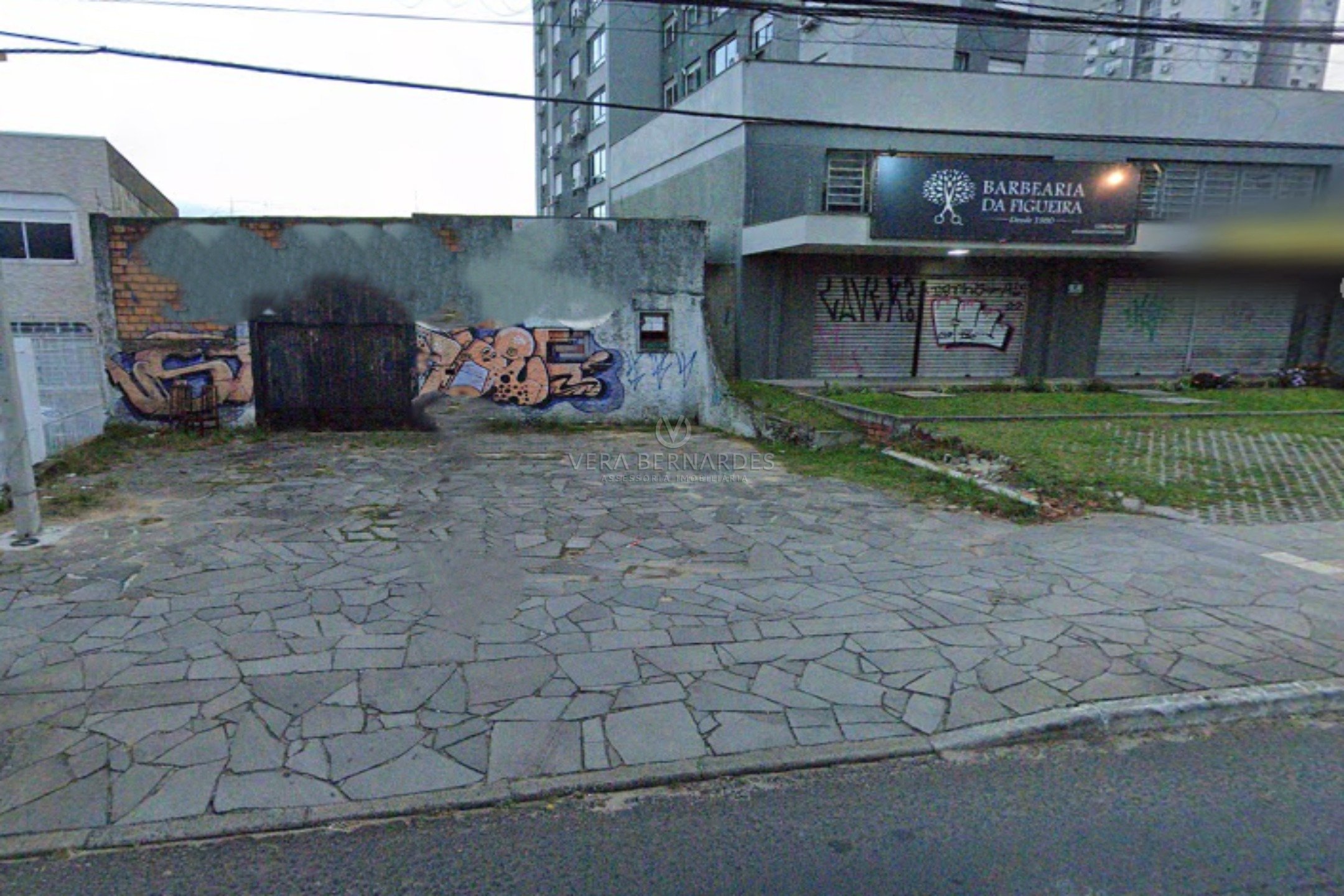 Terreno à venda com 704m² no bairro Cristal, Zona Sul de Porto Alegre