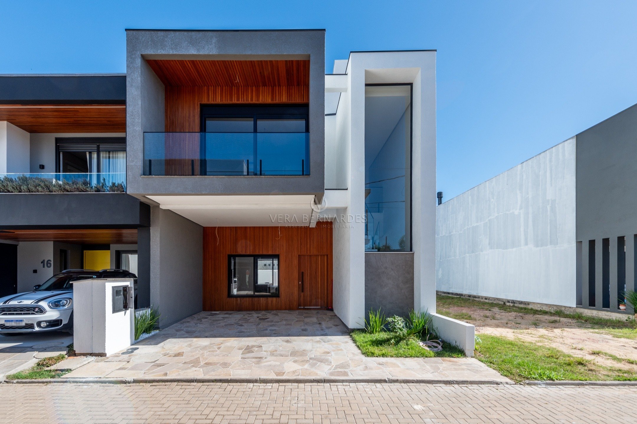 Casa em Condomínio à venda com 3 dormitórios, 187m² e 2 vagas no bairro Ipanema, Zona Sul de Porto Alegre