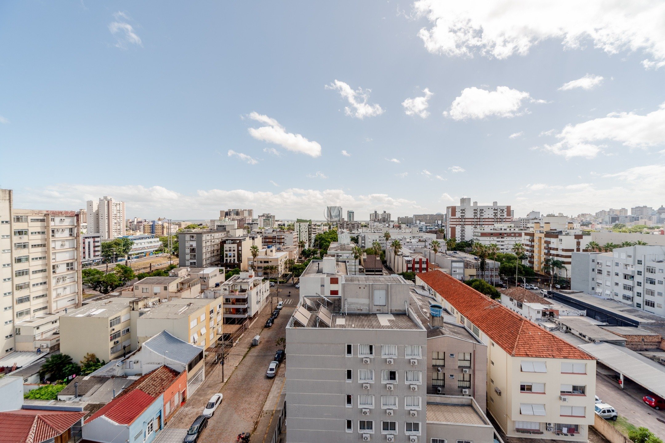 Apartamento à venda com 2 dormitórios, 77m² e 1 vaga no bairro Menino Deus, Zona Central de Porto Alegre